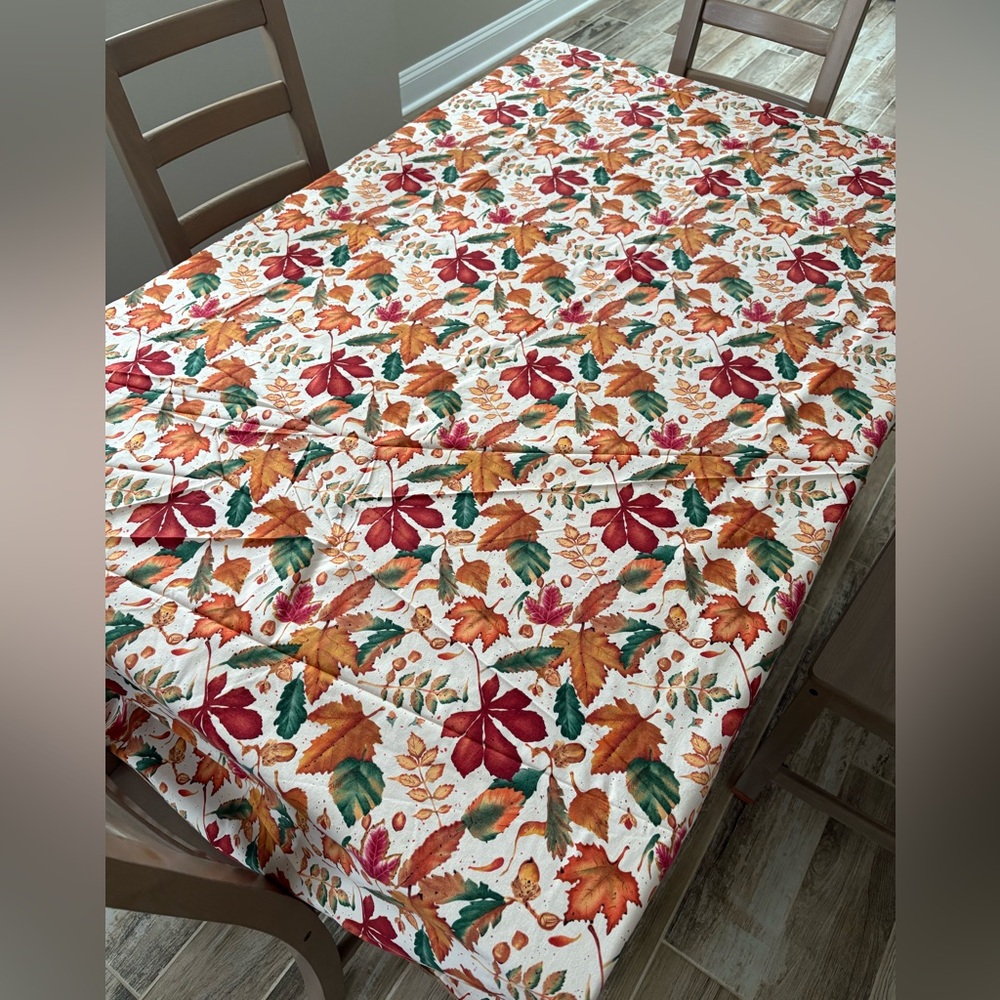 Autumn Leaf Print Tablecloth Set with 12 Napkins - Picture 3 of 3